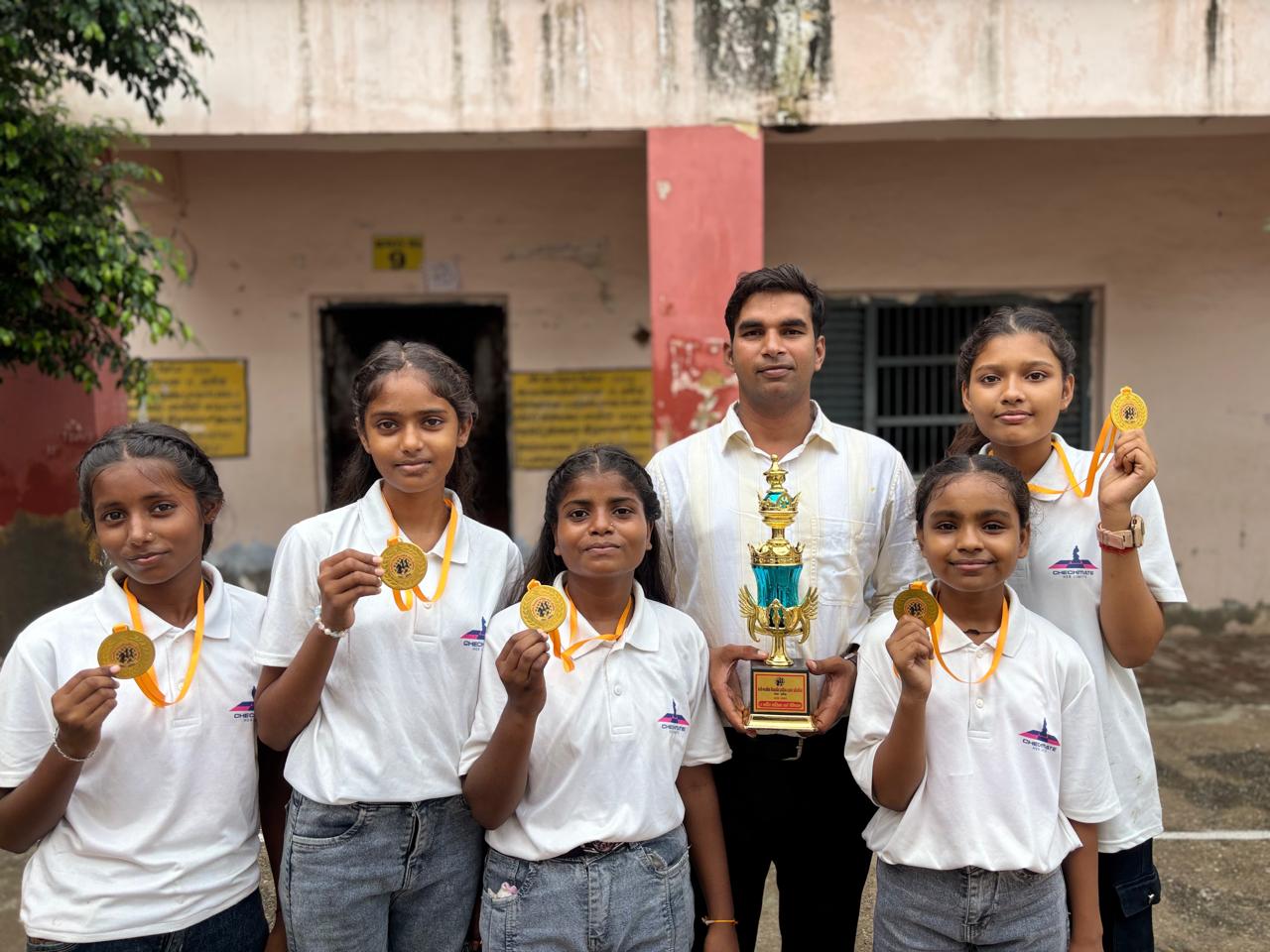 Champions of the Board! 🏆♟️ Bhadohi U-17 Girls proudly celebrate their Gold Medal victory at the State-Level School Chess Championship, representing Mirzapur Division